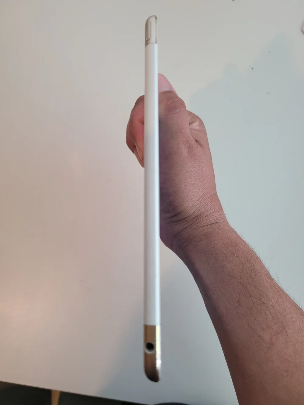 Apple iPad Air 2nd Gen 32 GB Cellular Used Gold **AJ**
